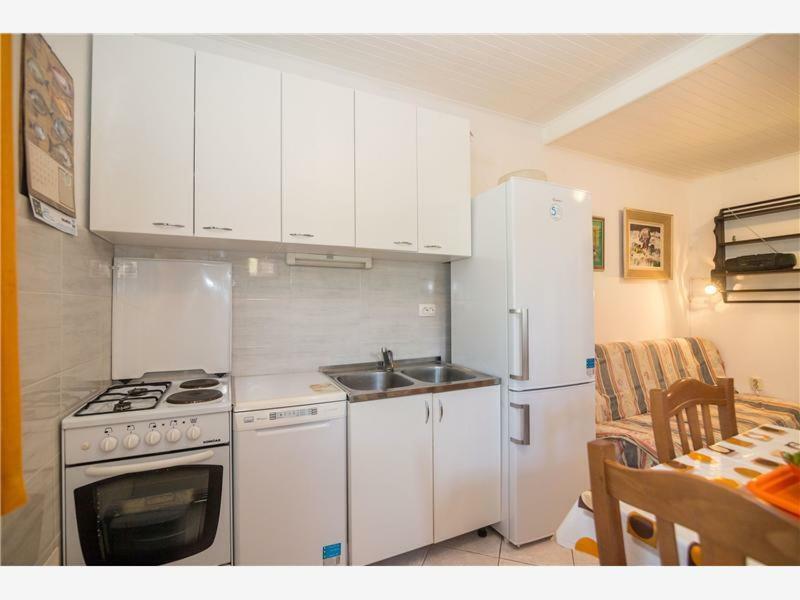 Apartments Maja Drašnice Zewnętrze zdjęcie